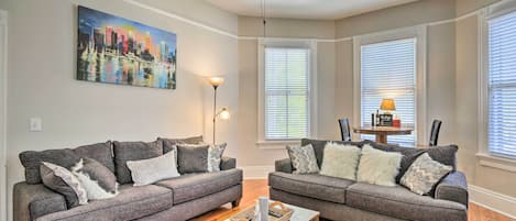 Apartment (2 Bedrooms) | Living area