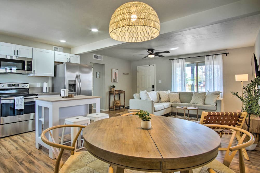 Lovely Tucson Home ~ Walk to Reid Park Zoo! - South Tucson, AZ