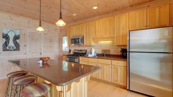 House (4 Bedrooms) | Interior