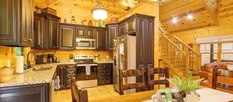 Lakeside Cabin: Game Room, Dock, Orchard, Wineries