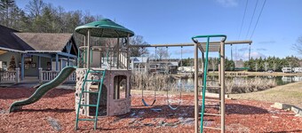 Peaceful Deck & Pool Access! Blue Ridge Tiny Home