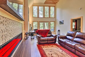 TV, fireplace - New Construction With Modern Design & Hot Tub! (Ellijay)
