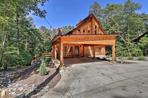 Exterior - New Construction With Modern Design & Hot Tub! (Ellijay)
