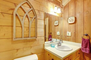 House (1 Bedroom) | Interior - 'little Fox Den Ellijay Cabin Rental w/ Hot Tub! (Ellijay)