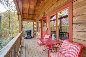 Interior - 'little Fox Den Ellijay Cabin Rental w/ Hot Tub! (Ellijay)