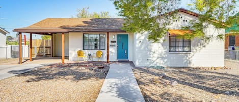 House (4 Bedrooms) | Front of property