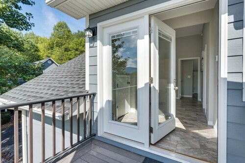 Young Harris Vacation Rental w/ Mountain Views!