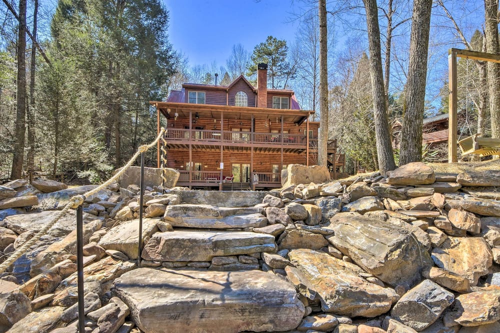 Private Cartecay River Home w/ Hot Tub & Game Room - Cold Mountain, GA