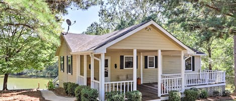 Cottage (4 Bedrooms) | Front of property