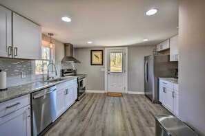 House (3 Bedrooms) | Interior - Private Yard + Fire Pit: Commerce Home! (Commerce)