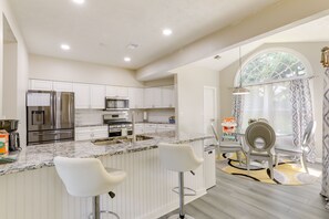 하우스 (4 Bedrooms) | 전용 주방 | 전자레인지, 오븐, 쿡탑, 식기 세척기