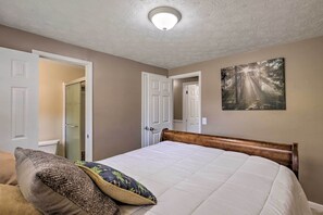 House (5 Bedrooms) | 5 bedrooms, iron/ironing board, bed sheets - Douglasville Retreat w/ Deck, Dogs Welcome! (Douglasville)