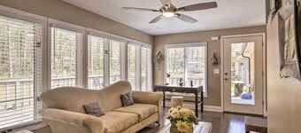Douglasville Retreat w/ Deck, Dogs Welcome!