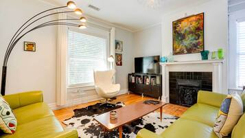 Căn hộ (2 Bedrooms) | Khu phòng khách | Sách