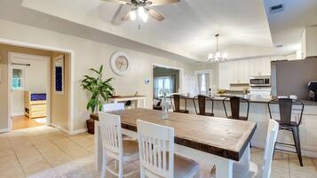House (3 Bedrooms) | Interior