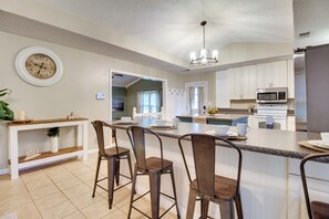 House (3 Bedrooms) | Interior - Bright Guyton Home w/ Private Yard & Hot Tub! (Guyton)