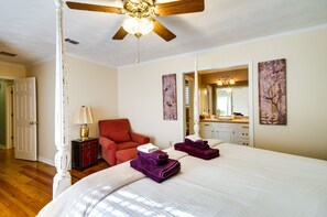 บ้านพัก (3 Bedrooms) | 3 ห้องนอน, เตารีด/โต๊ะรีดผ้า, ผ้าปูที่นอน