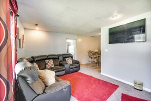 House (5 Bedrooms) | Interior