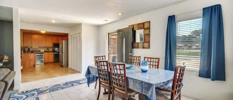 House (5 Bedrooms) | Interior