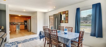 Centrally Located Hampton Home: 6 Mi to Downtown!