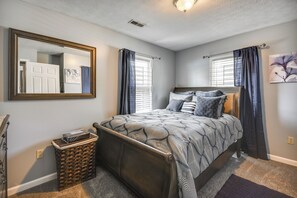 House (5 Bedrooms) | Interior