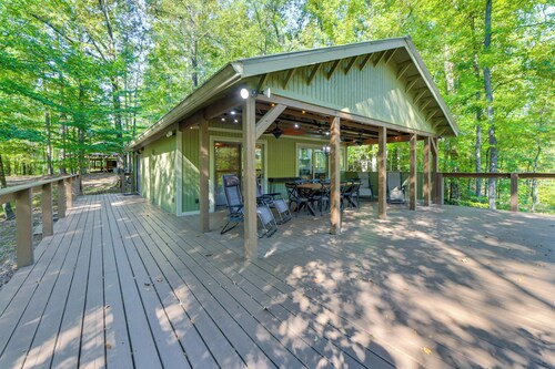 Stunning Culloden Cabin With Deck & Creek View!