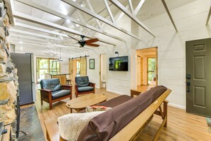 House (3 Bedrooms) | Interior - Stunning Culloden Cabin With Deck & Creek View! (Roberta)