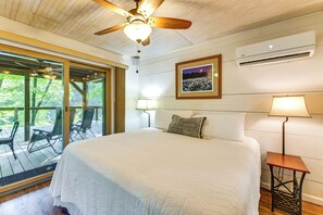 House (3 Bedrooms) | Interior - Stunning Culloden Cabin With Deck & Creek View! (Roberta)
