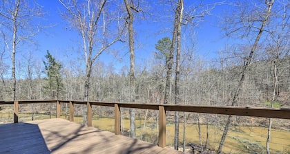 Stunning Culloden Cabin With Deck & Creek View!