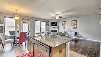 House (3 Bedrooms) | Interior