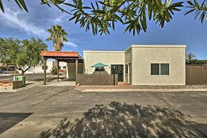 Interior - Tucson Home W/landscaped Backyard Patio & Fire Pit (Tucson)