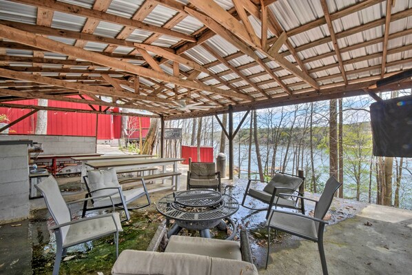 Cottage (3 Bedrooms) | Interior - Lakefront Lavonia Cottage w/ 2-story Dock! (Lavonia)
