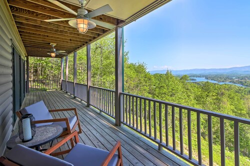 Hiawassee Getaway w/ Deck, Mountain & Lake Views!