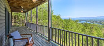 Hiawassee Getaway w/ Deck, Mountain & Lake Views!