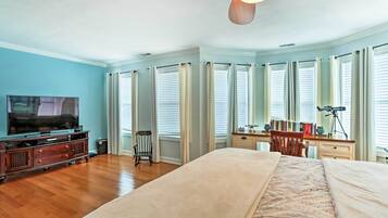 3 bedrooms, iron/ironing board, bed sheets