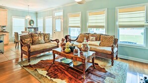 Unclassified image, 3 of 30, button - Stately Norfolk Home w/ Fenced Yard: Walk to Beach (Norfolk)