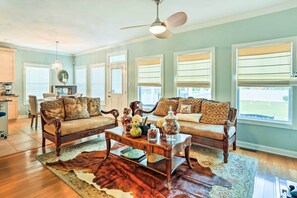 Fireplace, video game console - Stately Norfolk Home w/ Fenced Yard: Walk to Beach (Norfolk)