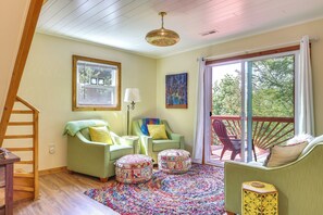 Interior - 'frog Leap' Hiawassee Cabin w/ Blue Ridge Mtn View (Hiawassee)