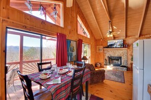 Interior - 'frog Leap' Hiawassee Cabin w/ Blue Ridge Mtn View (Hiawassee)