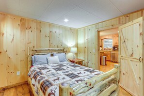 House (4 Bedrooms) | Interior - Wooded Blue Ridge Cabin: 2 Decks, Fire Pit! (Cherry Log)