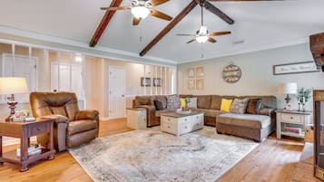 House (3 Bedrooms) | Front of property