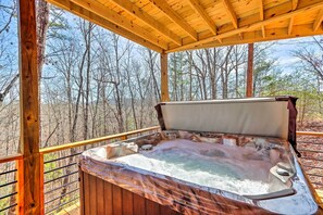 House (3 Bedrooms) | Interior - Luxury Cabin Vacation Rental in Mineral Bluff (Mineral Bluff)