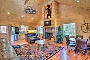House (3 Bedrooms) | Living area | TV, fireplace, books