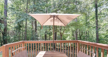 Fairburn Home w/ 2 Decks, Grill & Outdoor Dining!