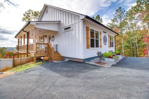 Cottage (2 Bedrooms) | Interior - Views, Hot Tub & Trails: Modern Ellijay Cottage (Ellijay)