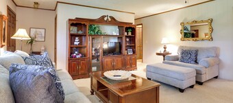 Cozy Georgia Getaway w/ Deck, Grill & Fire Pit!