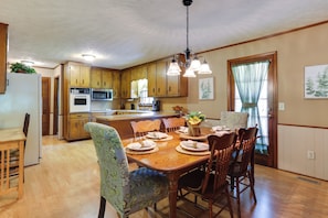 House (3 Bedrooms) | Interior