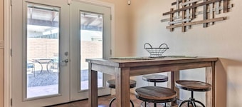 Family Home - Walk to Golf Course & Park