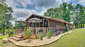 A cabin with a deck, outdoor seating, and a view of a lake. - Spacious Buena Vista Cabin w/ Lake Views & Deck (Buena Vista)