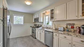 House (2 Bedrooms) | Interior